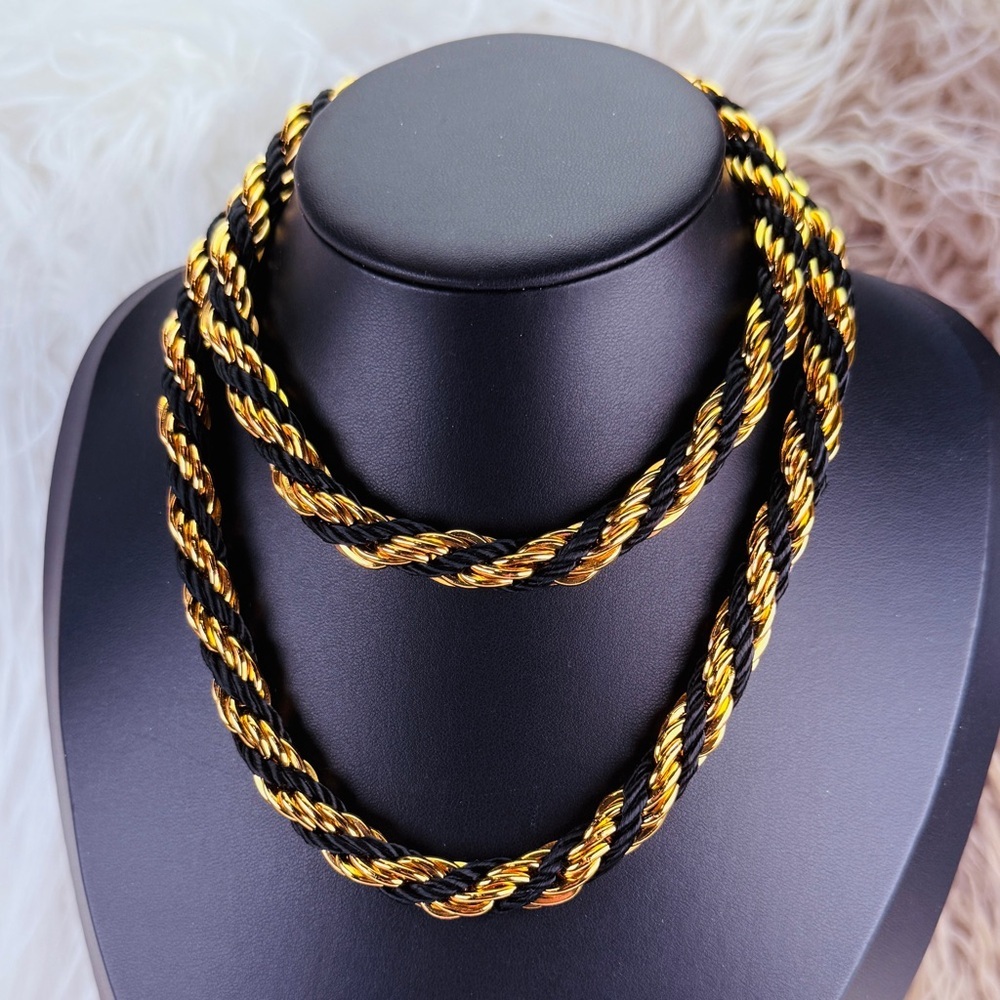 Gorgeous vintage Goldton and Black Twisted Rope Necklace - Picture 3 of 11